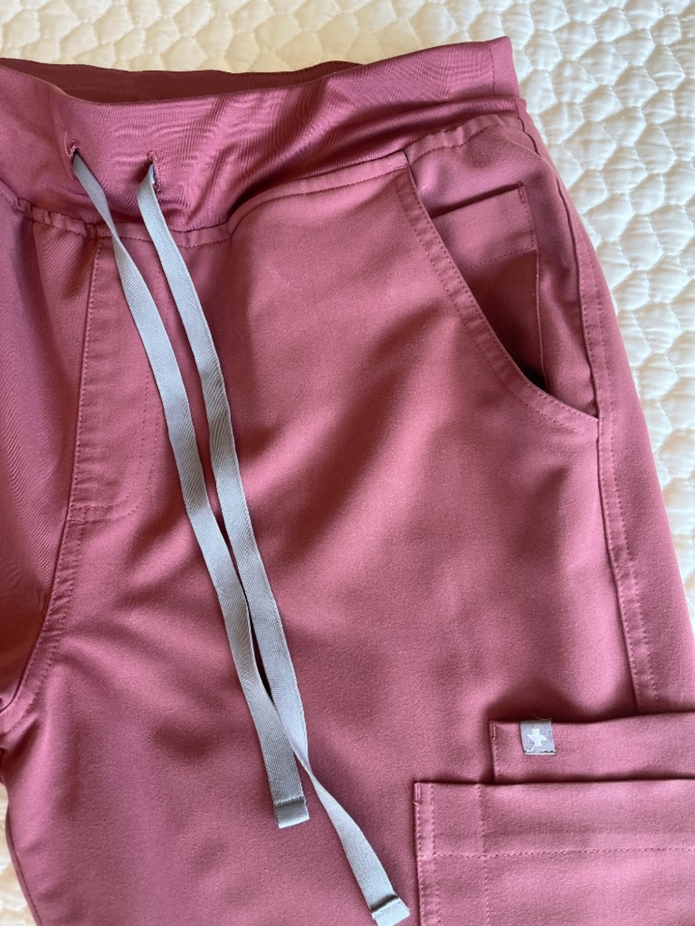 đЎđ¤ FIGS Yola Scrub Pants â Mauve â Size M đЎđ¤ - Picture 2 of 3